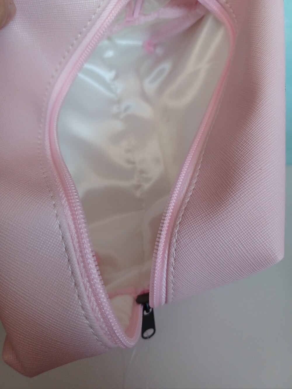 Creme Shop Disney Pink Minnie and Mickey Mouse Makeup Bag NEW - Picture 4 of 6